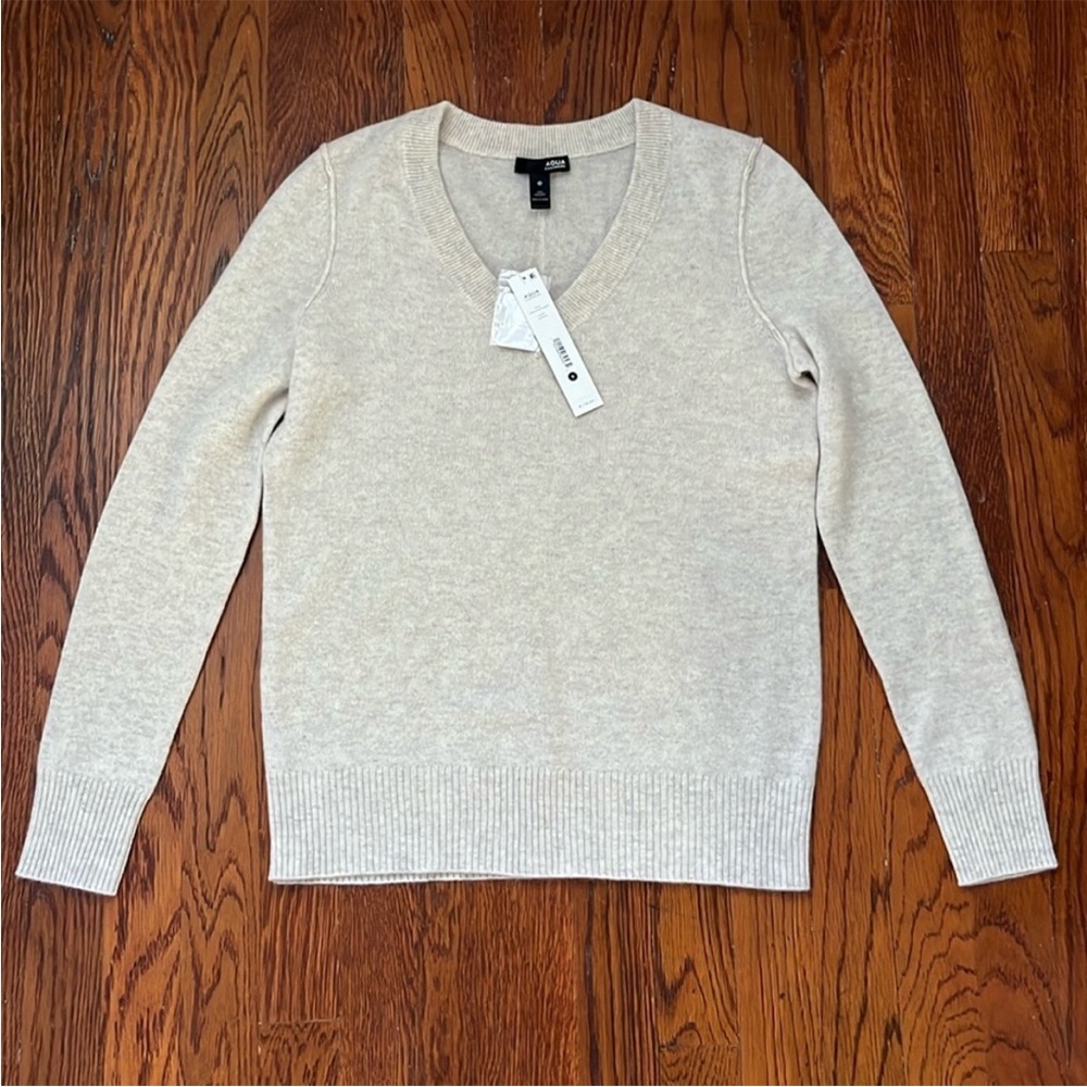 NWT Bloomingdale’s Aqua 100% Cashmere V Neck Sweater in Oatmeal Tan Size Small